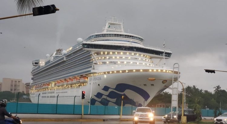 Cierra-Vallarta-el-2022-con-el-arribo-de-350-mil-cruceristas-750x410