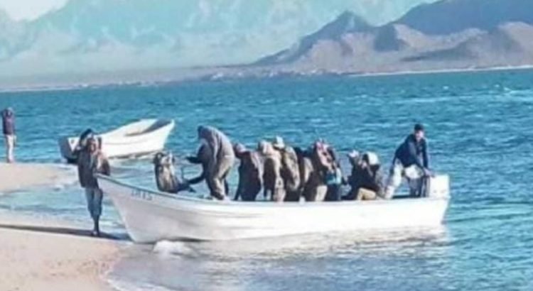 Rescatan-con-vida-a-pescadores-750x410