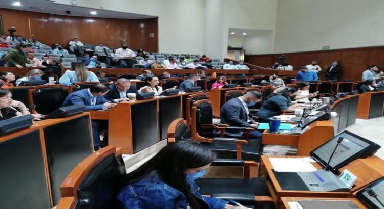 Se-le-hizo-costumbre-a-la-Suprema-Corte-corregirle-la-plana-a-diputados-de-Jalisco-1-750x410