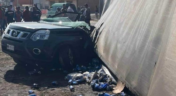 Vuelca-trailer-con-cervezas-en-Tulancingo-Hidalgo-750x410