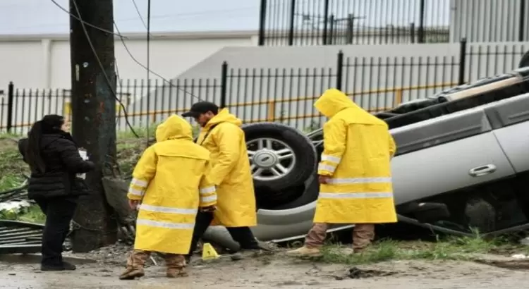 Fuertes lluvias dejan como saldo percances y dos personas sin vida