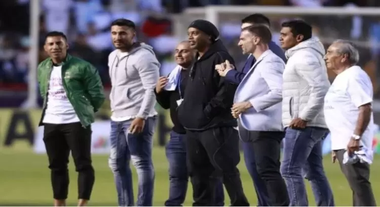 Gobernador de Querétaro recibe a Ronaldinho