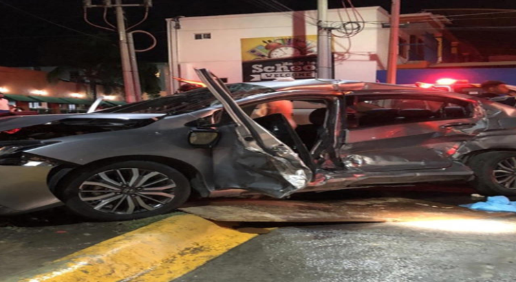 Queda prensado en su auto en Nuevo León