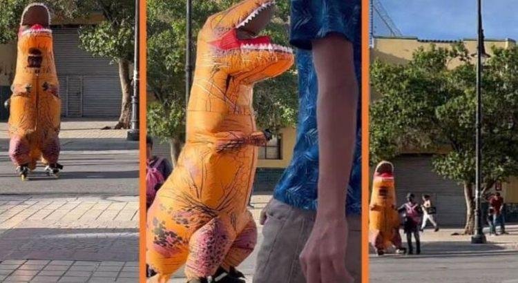 Captan a ‘dinosaurio’ patinando por calles del Centro Histórico