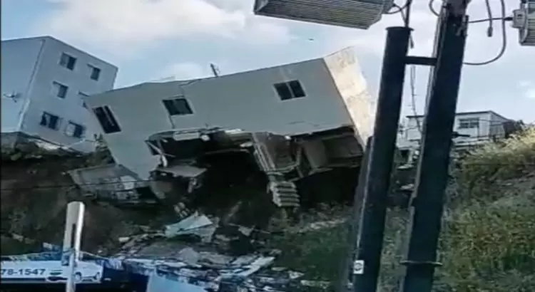 Colapsa el edificio norte del Fraccionamiento La Sierra en Tijuana