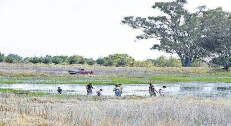 Familias acuden a jagüeyes pese a bajos niveles de agua en Tlaxcala
