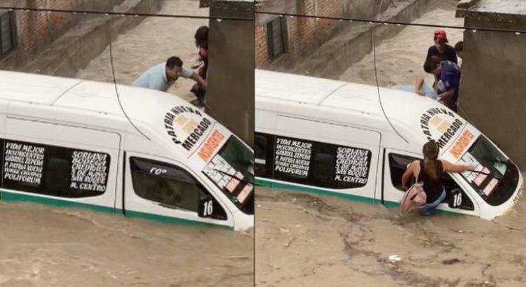 Colectivo es arrastrado por las fuertes lluvias, pasajeros lograron salir