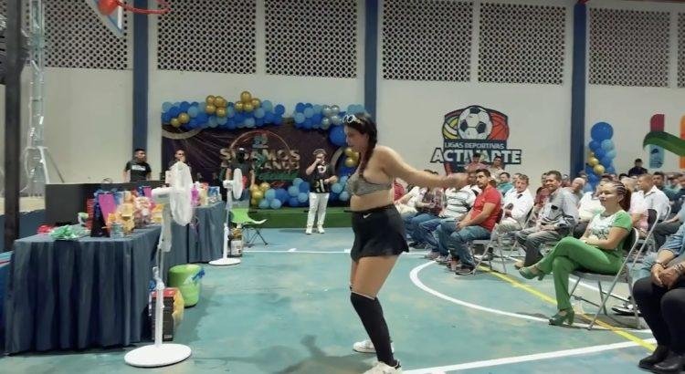 Condenaron show de bailarinas organizado por el DIF y Ayuntamiento de Huehuetán, Chiapas, por Día del Padre