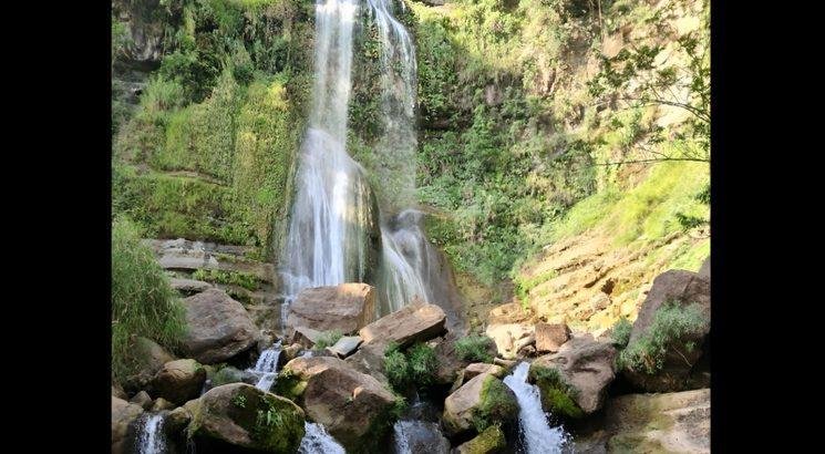 Mueren dos jóvenes por roca que cae de cascada en Chiapas