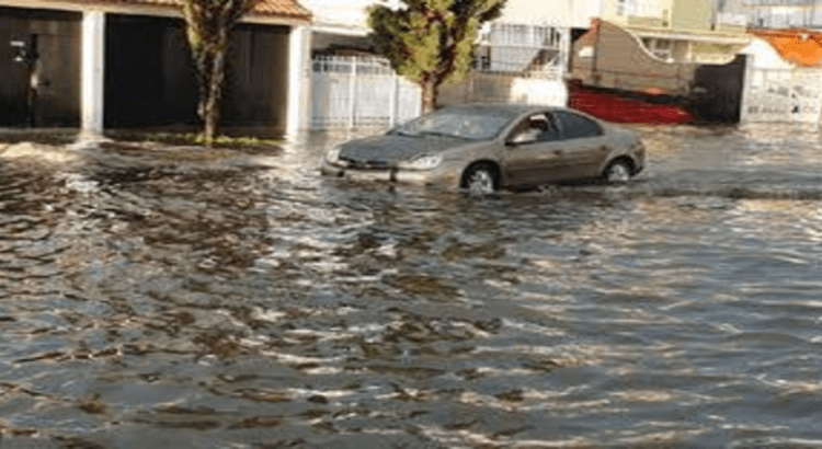 Lluvias causan afectaciones en vialidades y casas de Guadalajara