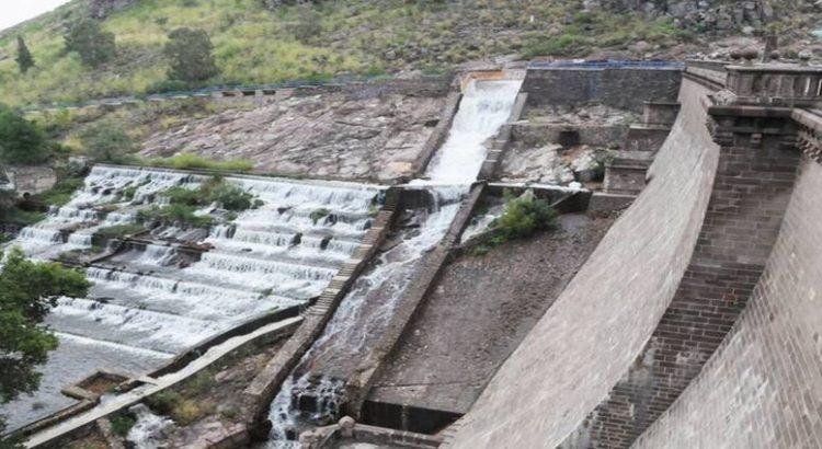 Presa San José se queda sin agua afectando a varias colonias