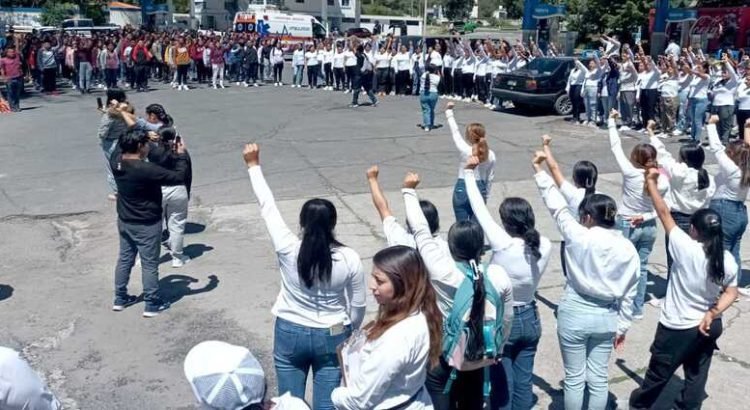 La CEDH Tlaxcala acompaño a manifestación de estudiantes de la Normal Rural de Panotla