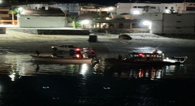 Rescataron Marinos a dos personas en Bahía La Cholla
