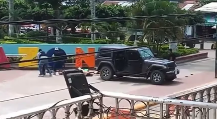 Grupo armado arroja restos humanos frente a palacio municipal de Cazones
