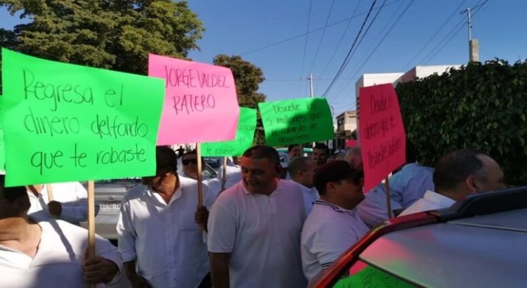 Taxistas acusan a tesorero de desfalco de ahorros