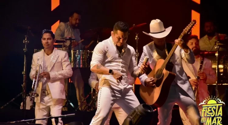 Panteón Rococó, Edwin Luna y Manuel Turrizo, hacen vibrar a Carmen