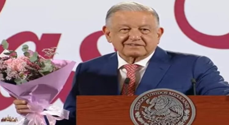 AMLO “Hoy nada de política”; dedica la mañanera a las mamás mexicanas