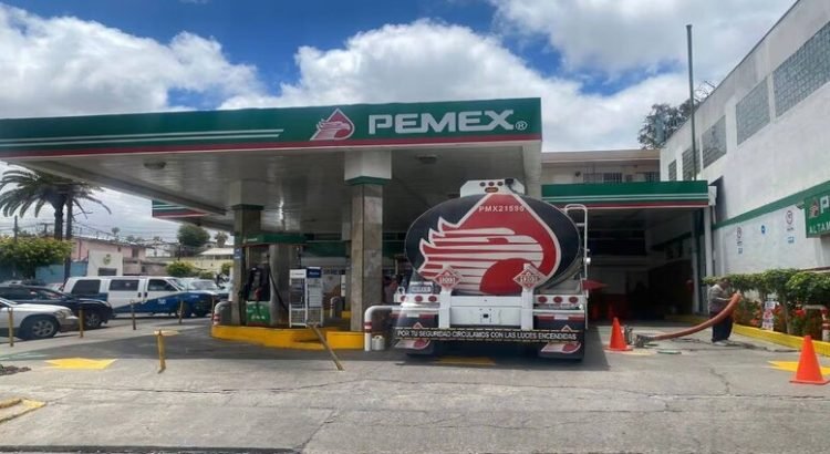 Pipas comienzan a abastecer gasolina en estaciones de Tijuana