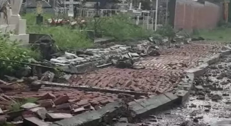 Caída de bardas, árboles y daños menores deja tormenta en Tlaxcala
