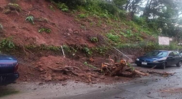 Deslave en la colonia Lienzo Charro de Cuernavaca
