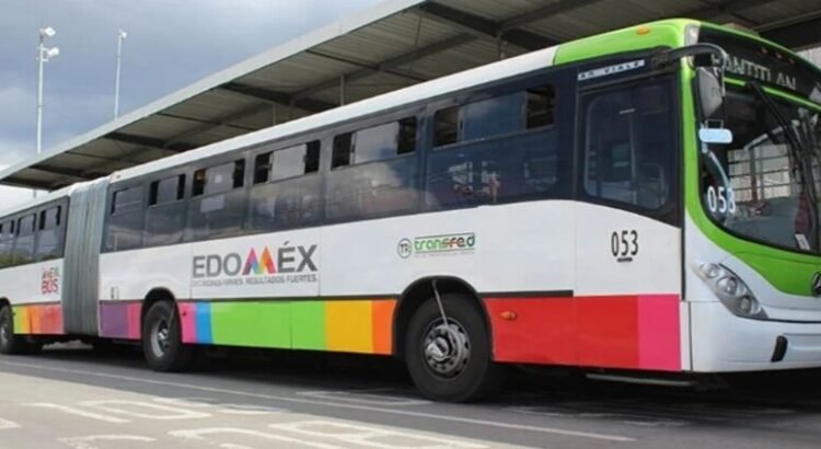 Usuarios de transporte público podrán DENUNCIAR a choferes por medipo de WhatsApp en el Edomex