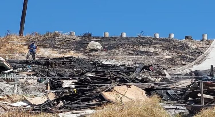 Incendio consumió ocho viviendas en la colonia Arenales