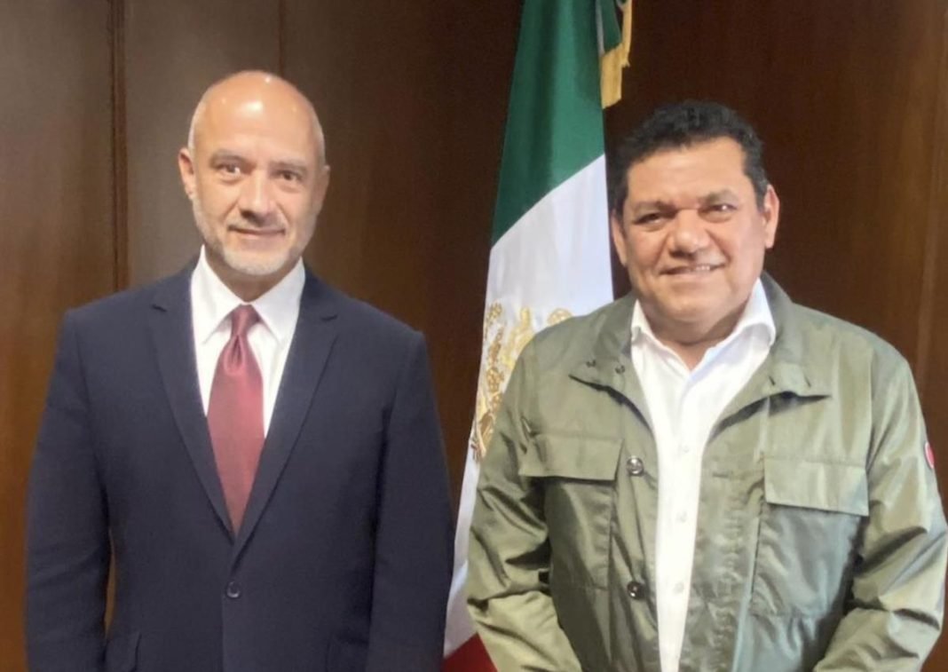 Javier May revisa proyectos de infraestructura con próximo titular de SICT