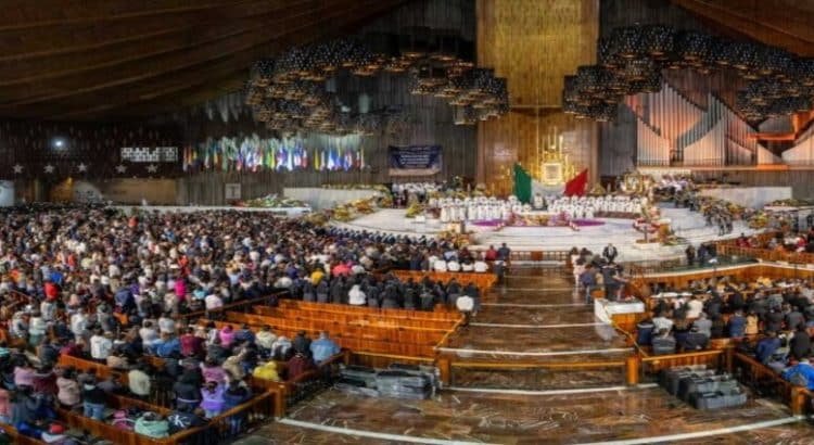 Miles acuden a cantarle las ‘Mañanitas’ a la Virgen de Guadalupe