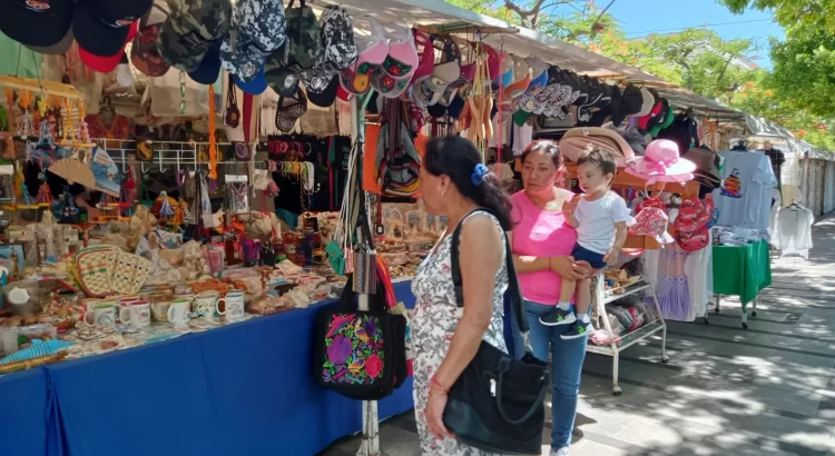 Venta de productos navideños en Carmen sigue sin repuntar