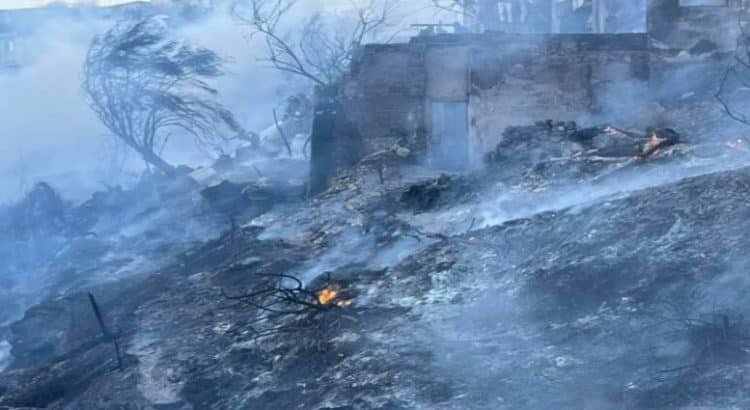 Incendio arrasa con 12 viviendas en la colonia Pedregal de Santa Julia