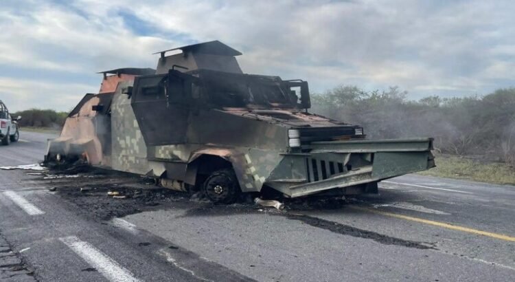 Se incendia el “mega monstruo” en carretera de Tamaulipas durante un enfrentamiento