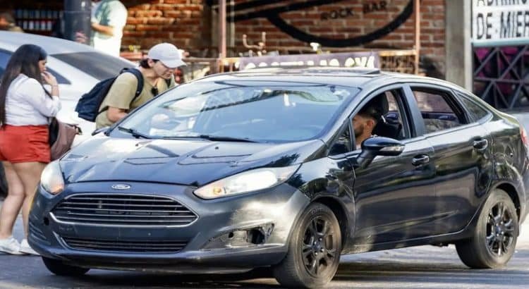 Aprueban en BC distintivo de empresas en taxis de plataforma