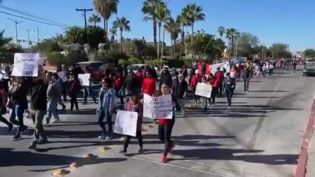 Trabajadores de la educación tomaron las calles de La Paz