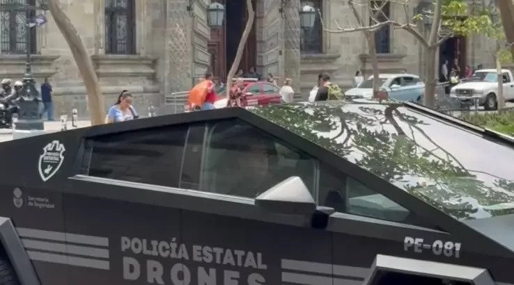 Llega-la-primera-Cybertruck-a-la-Policia-de-Jalisco-738x410