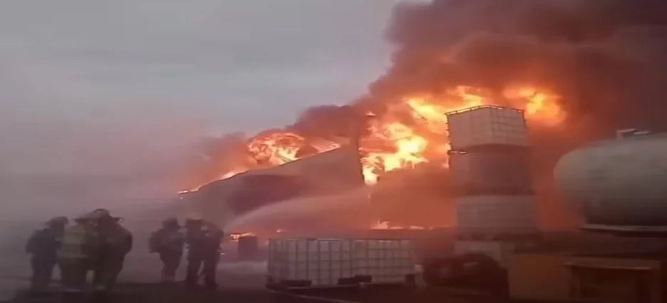 Arde empresa de aceites en Apodaca, Nuevo León