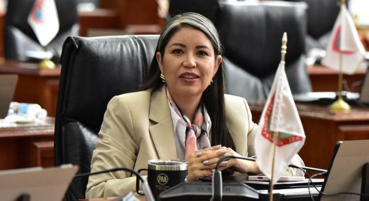 Chihuahua prohibe narcocorridos en escuelas