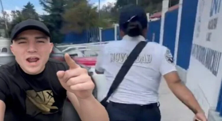 Youtuber “Ru Abogado” expone a policía que intentó extorsionar a conductora en Naucalpan