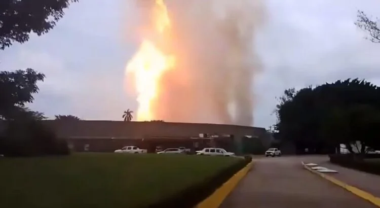 Explosión en ducto de Pemex entre Chiapas y Tabasco deja cinco militares lesionados