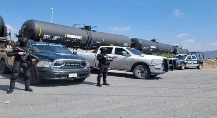 Los policías del estado de Coahuila decomisan 50 mil litros de combustible robado
