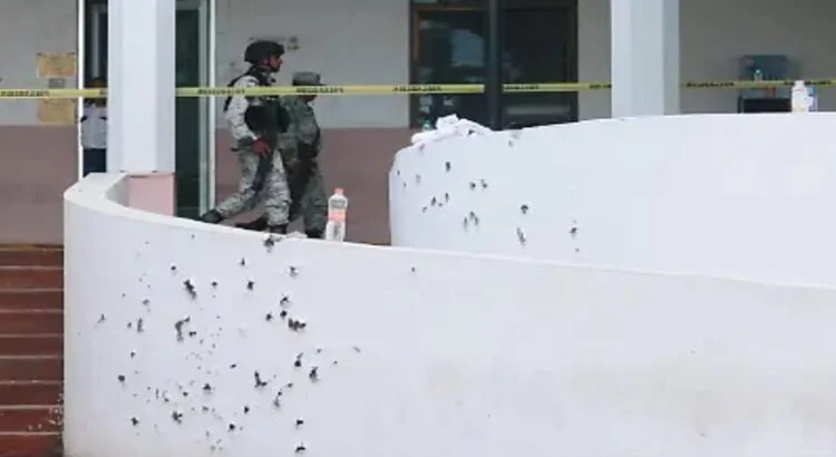 Tapan ventanas del Hospital Civil de Culiacán tras ataque armado