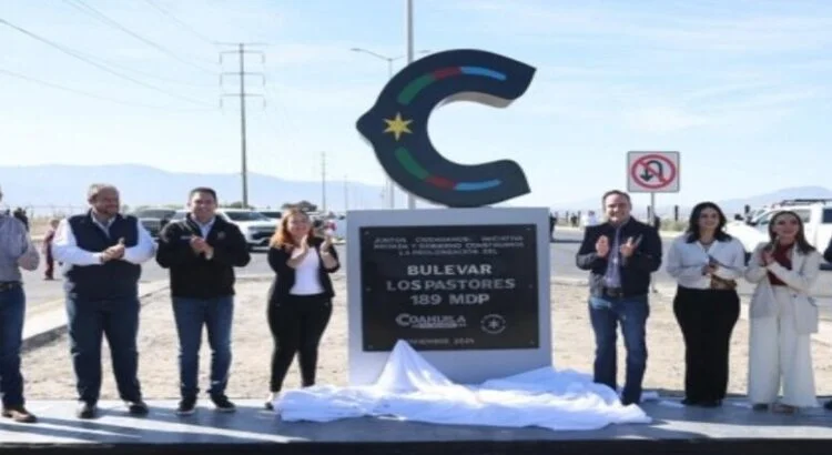 El Gobernador del estado de Coahuila entrega la obra vial en el sureste del estado