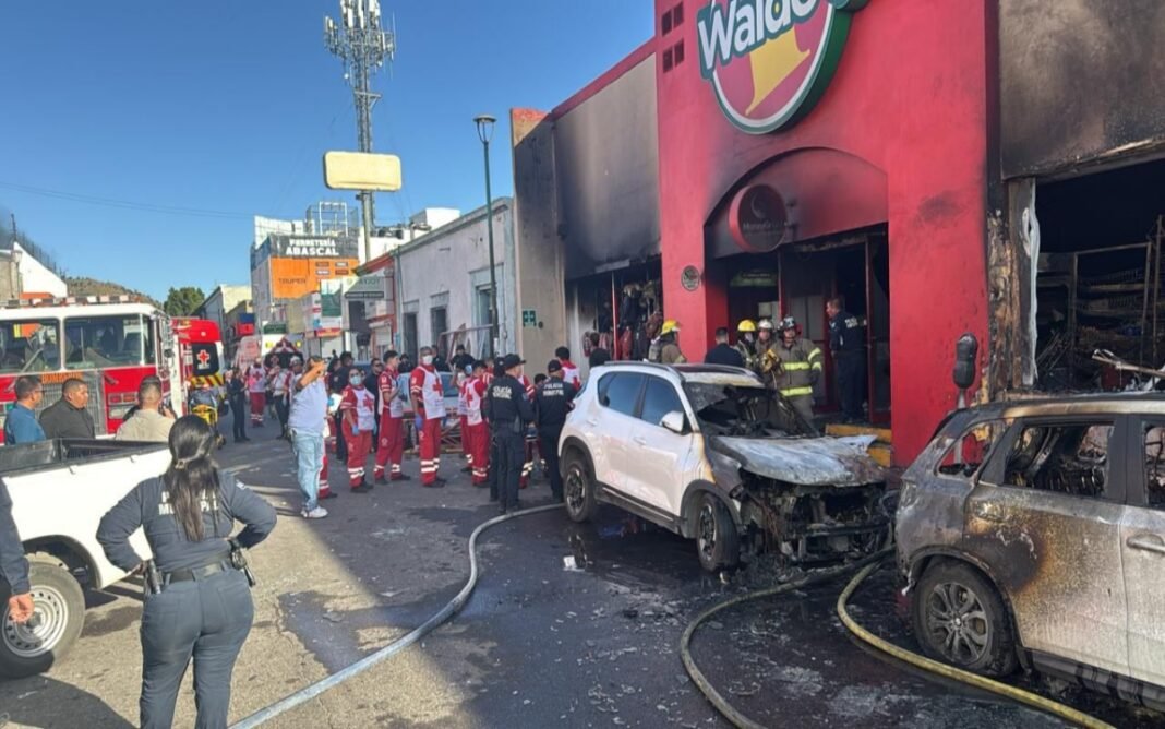 Incendio en tienda Waldos de Hermosillo deja 23 muertos y 12 lesionados