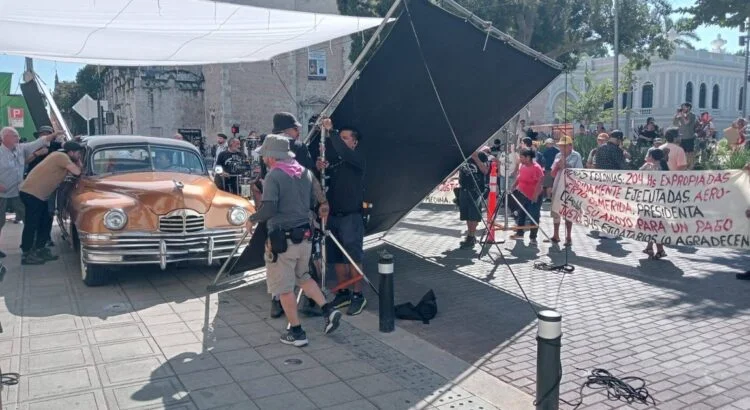 Protesta de comuneros en Mérida detiene grabaciones de película mientras reclaman pagos por expropiaciones