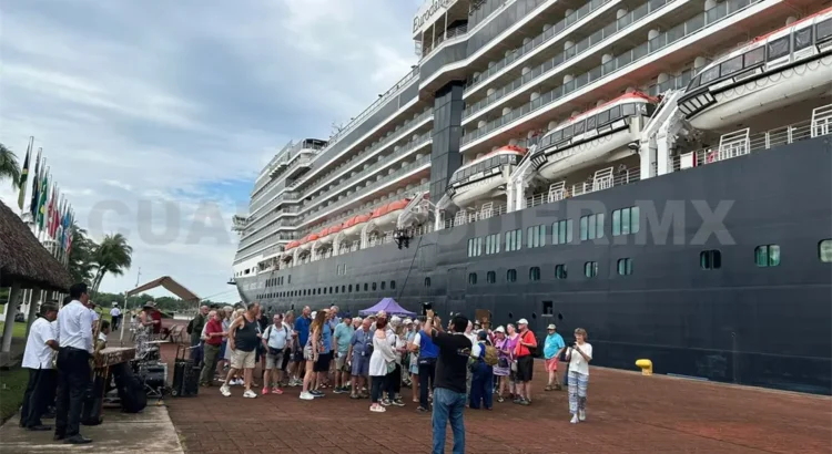 Puerto Chiapas recibe por primera vez al crucero Koningsdam de Holland America Line