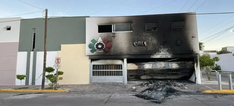 Sujetos armados incendian colegio y un automóvil en la colonia Guadalupe