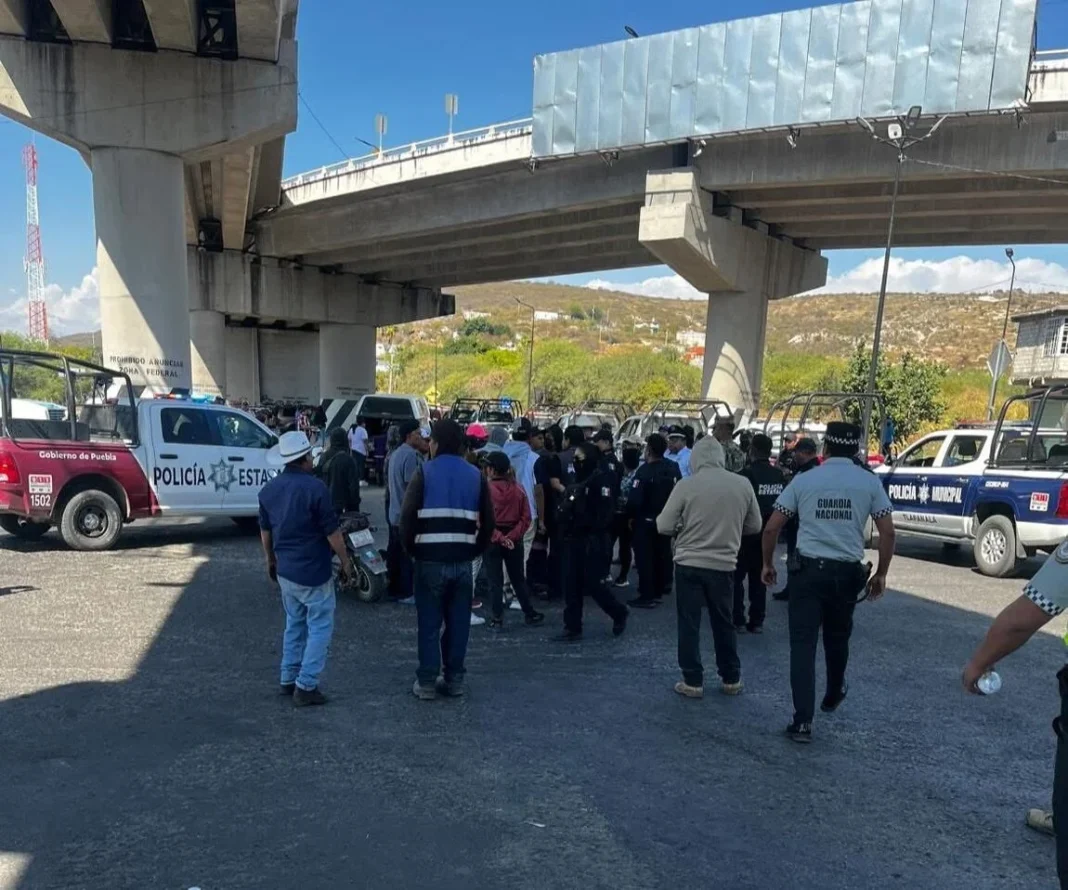 Bloqueo en Cuatro Caminos para exigir la localización de Nemecio Herrera