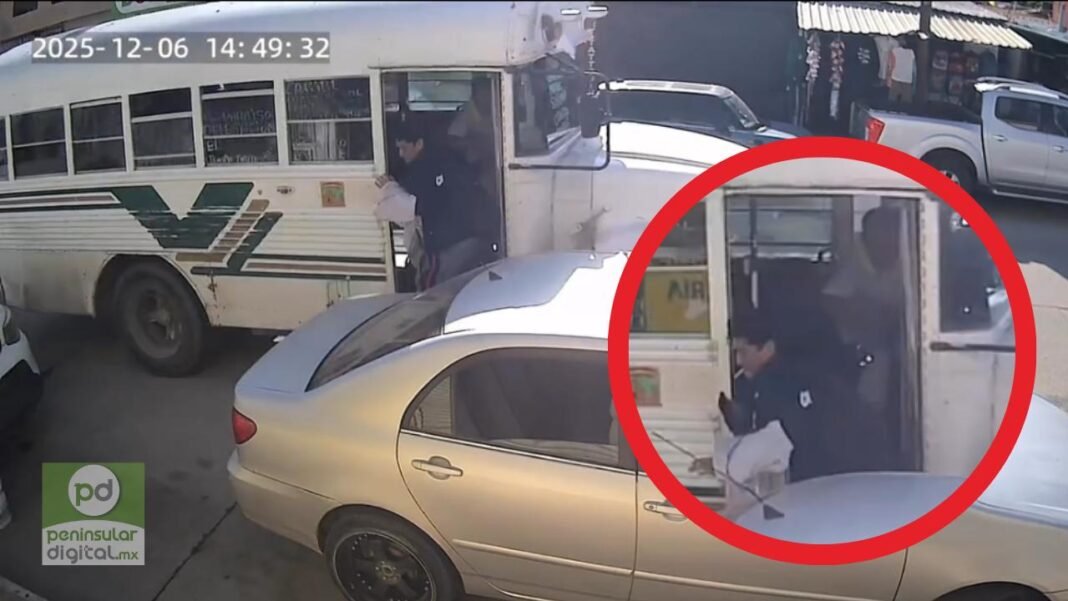 Chofer arroja a estudiante de pesera en movimiento