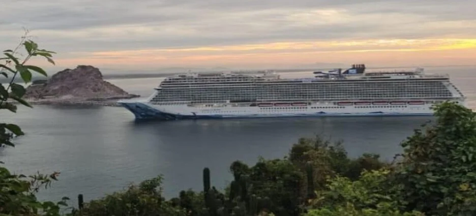Con más de 4 mil pasajeros, arriba a Mazatlán el crucero Norwegian Bliss