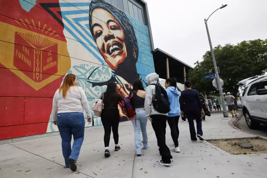 El acoso escolar aumenta y la asistencia disminuye debido a las redadas de ICE