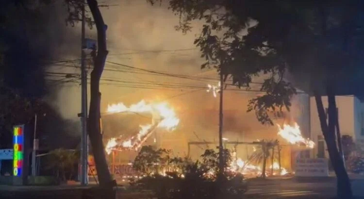 Incendio de restaurante en Villa de Álvarez